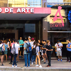 El CDAB estuvo presente en el Curso Introductorio 2020 y le dió la bienvenida a lxs ingresantes de la Facultad de Arte