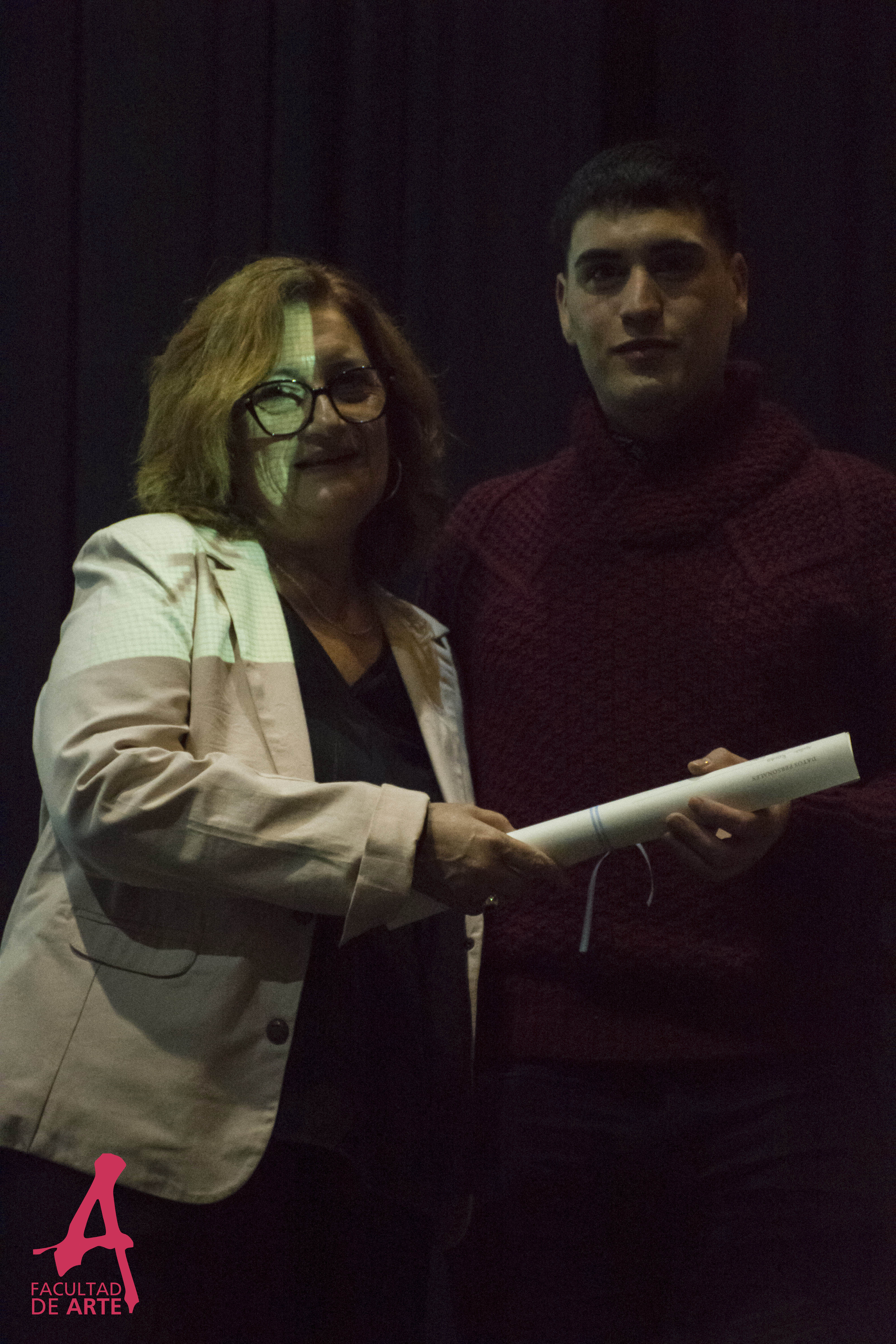Juan Pablo Rojas recibe su título de Profesor de Teatro